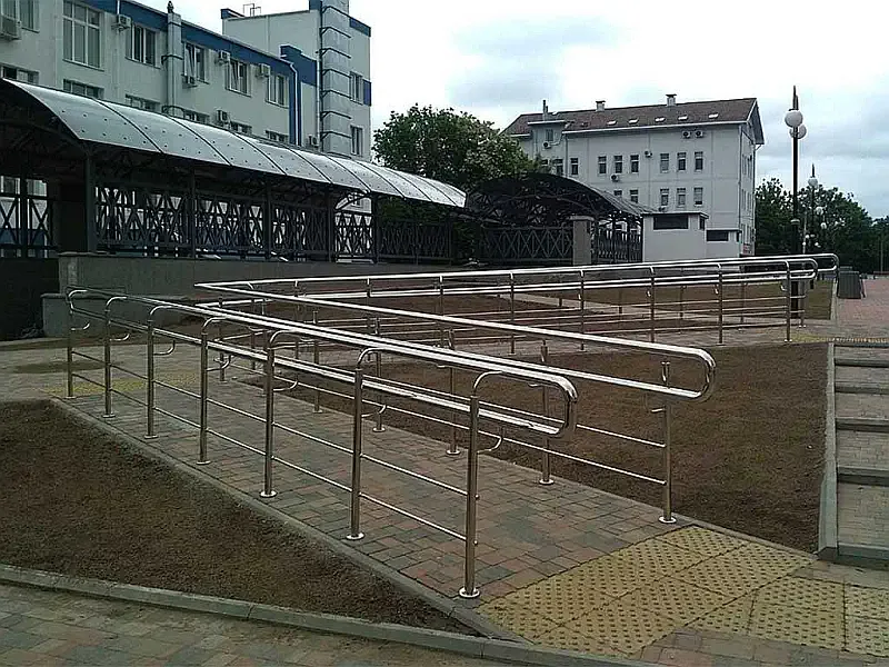 Перила на пандус