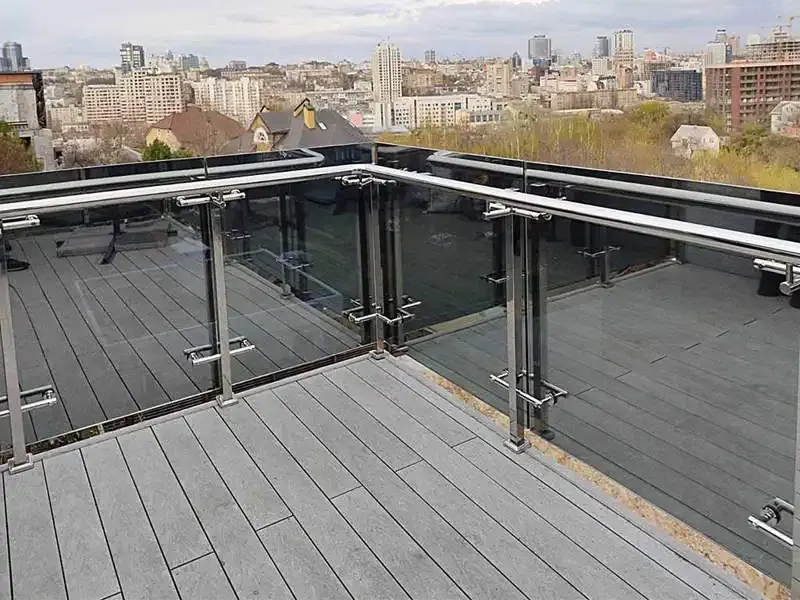 Скляні перила на терасу. Стеклянные перила на террасу