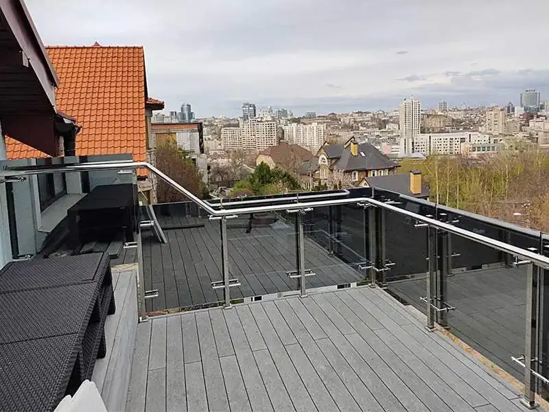 Скляні перила на терасу. Стеклянные перила на террасу