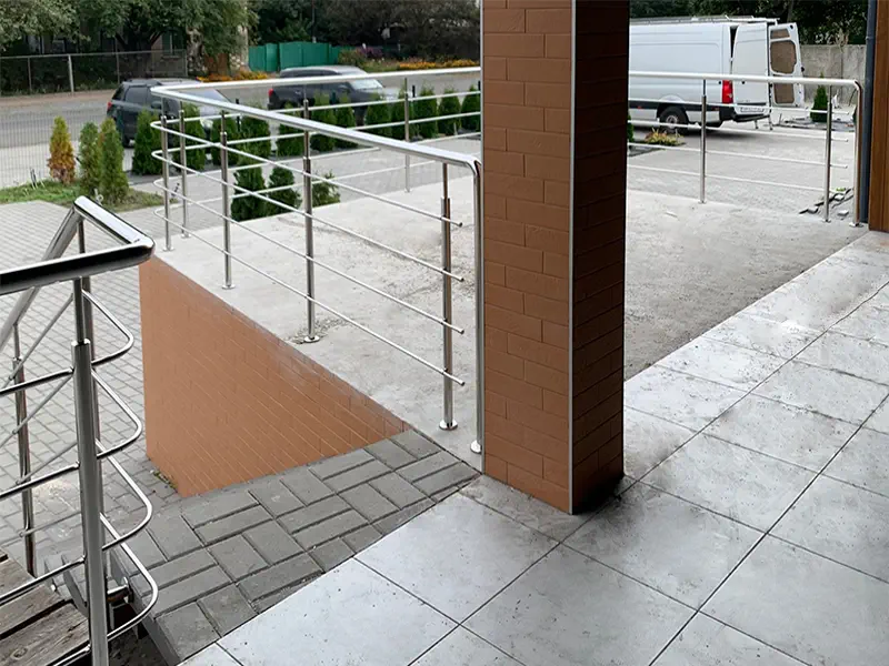 Перила на лестницу в Чернигове, перила из нержавейки Чернигов, перила поручни Чернигов